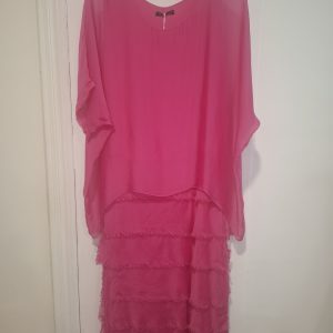 Vestido fucsia volantes